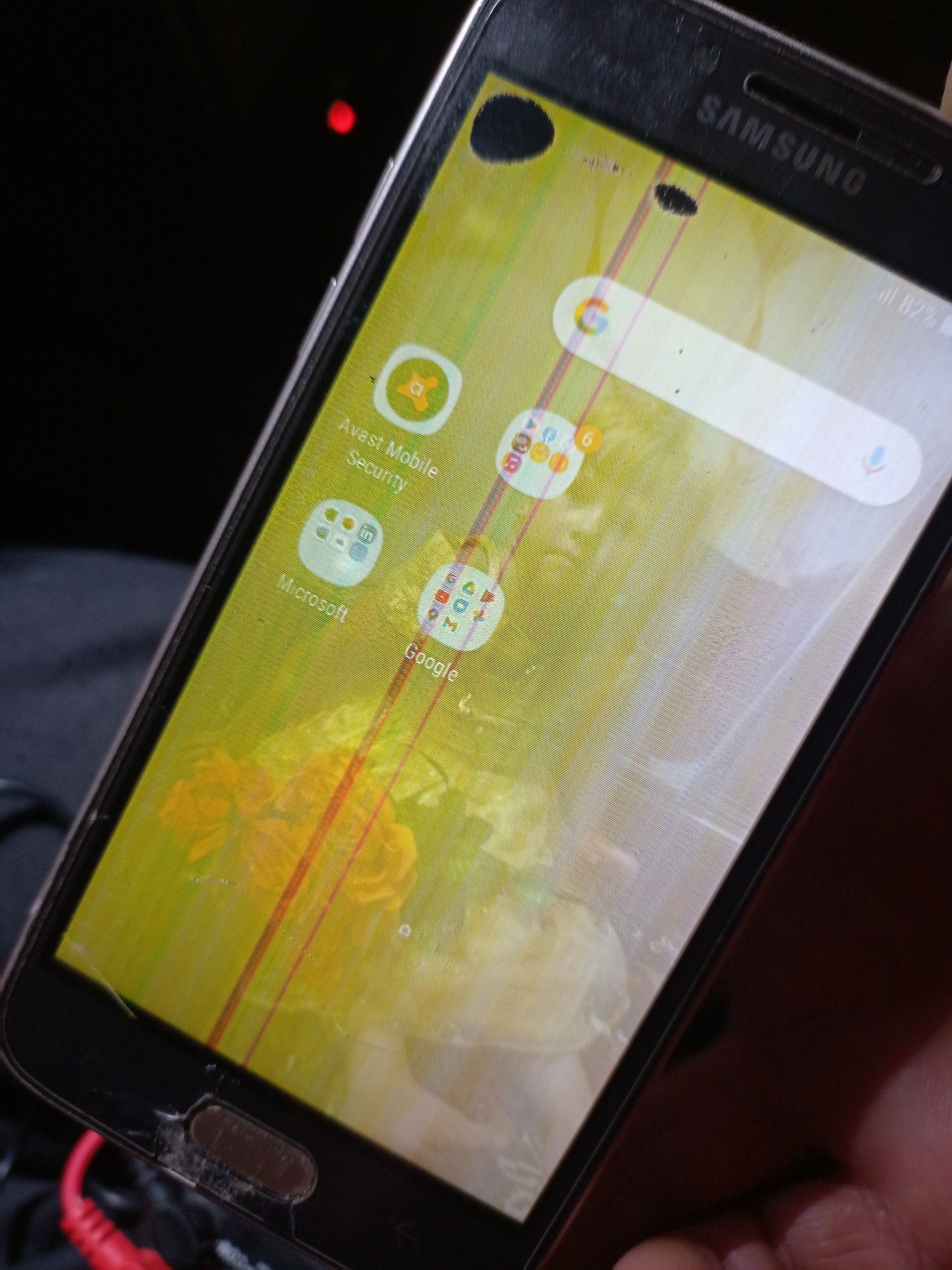 Мобільний телефон, смартфон: Samsung, Nomi, Fly.