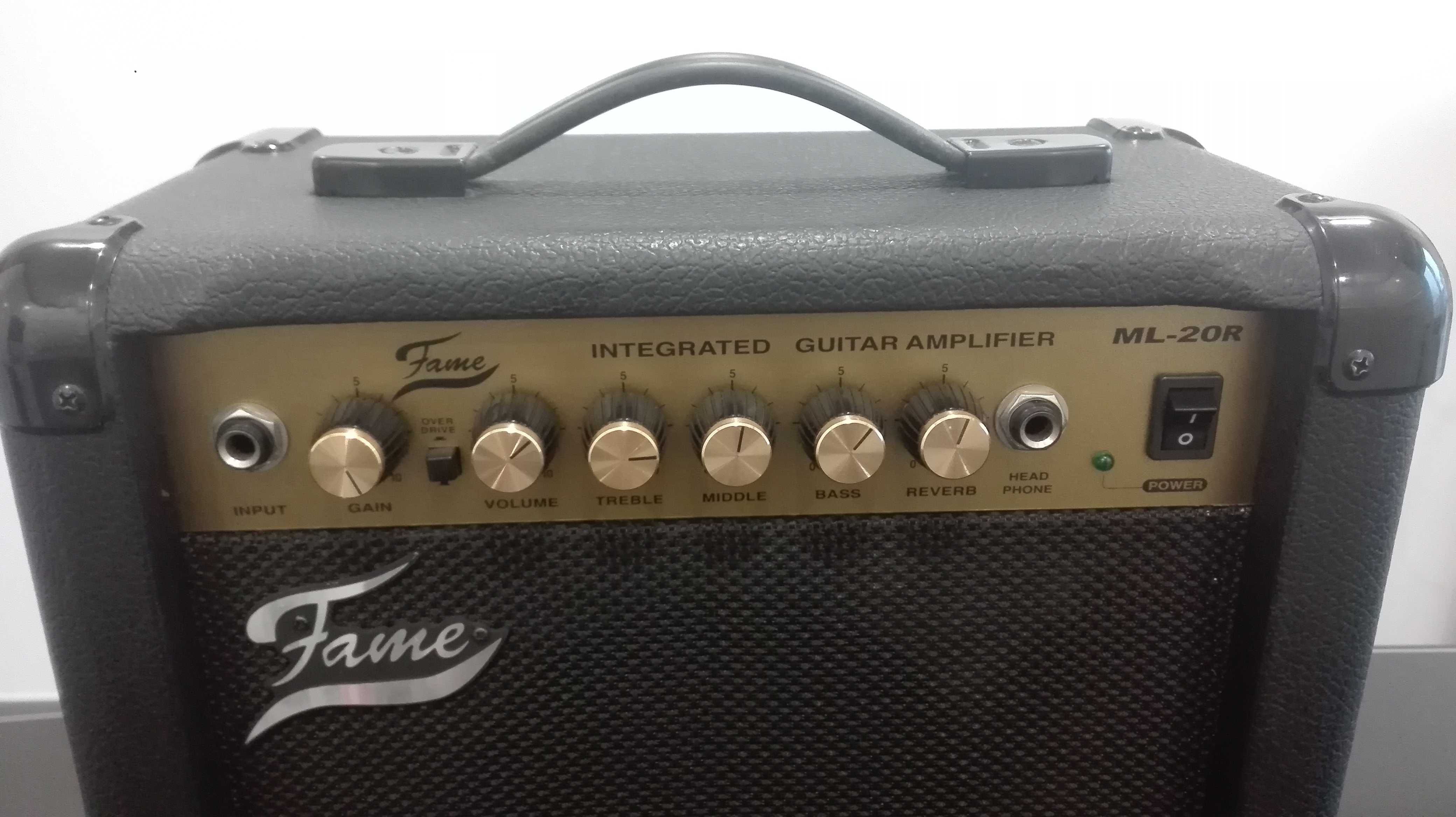 Amplificador de Guitarra FAME ML-20R