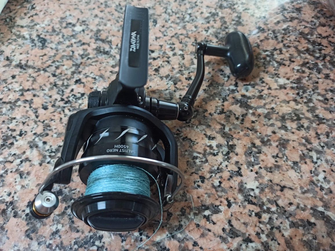 Carreto Daiwa Saltist Nero 4500h