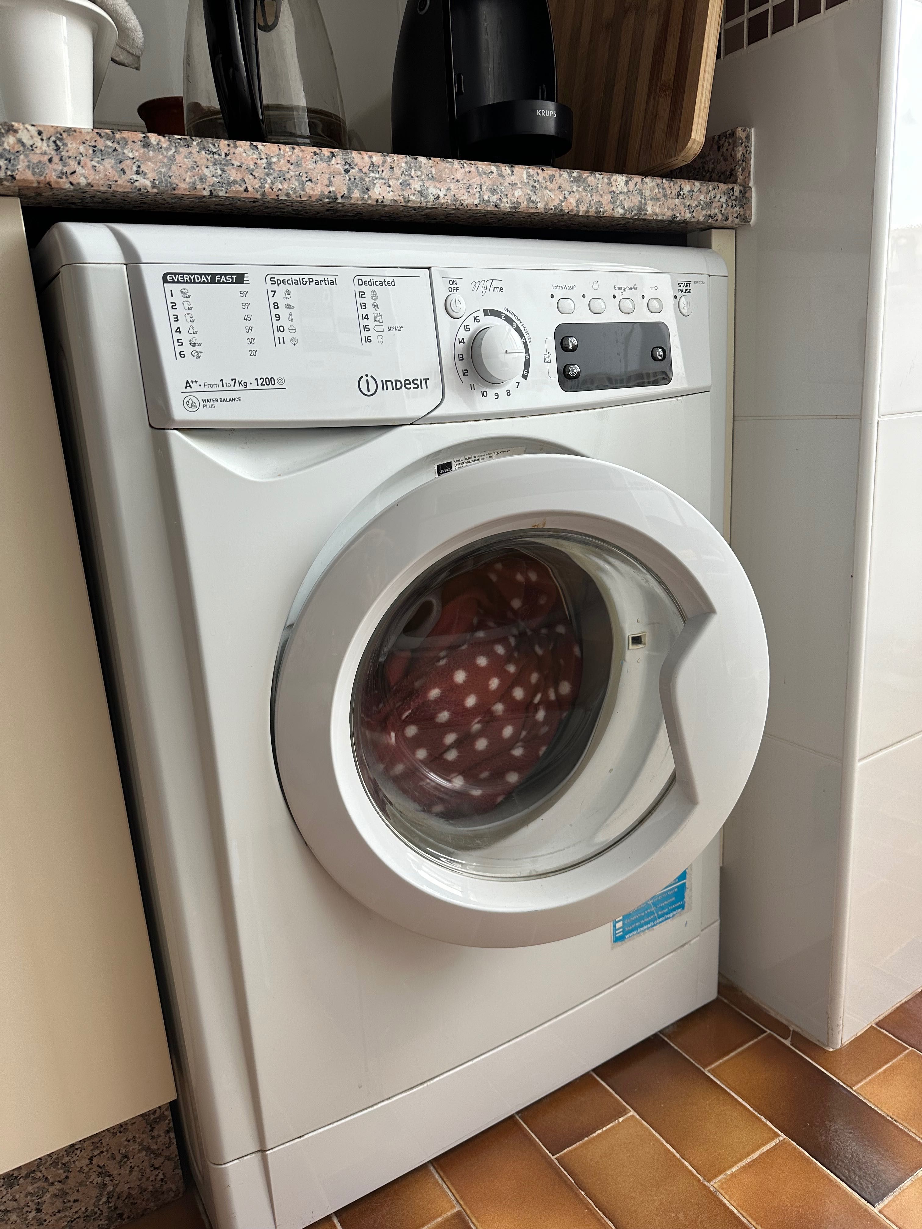 Frigorífico e máquina de lavar