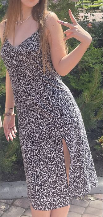 Сукня на брительках Week