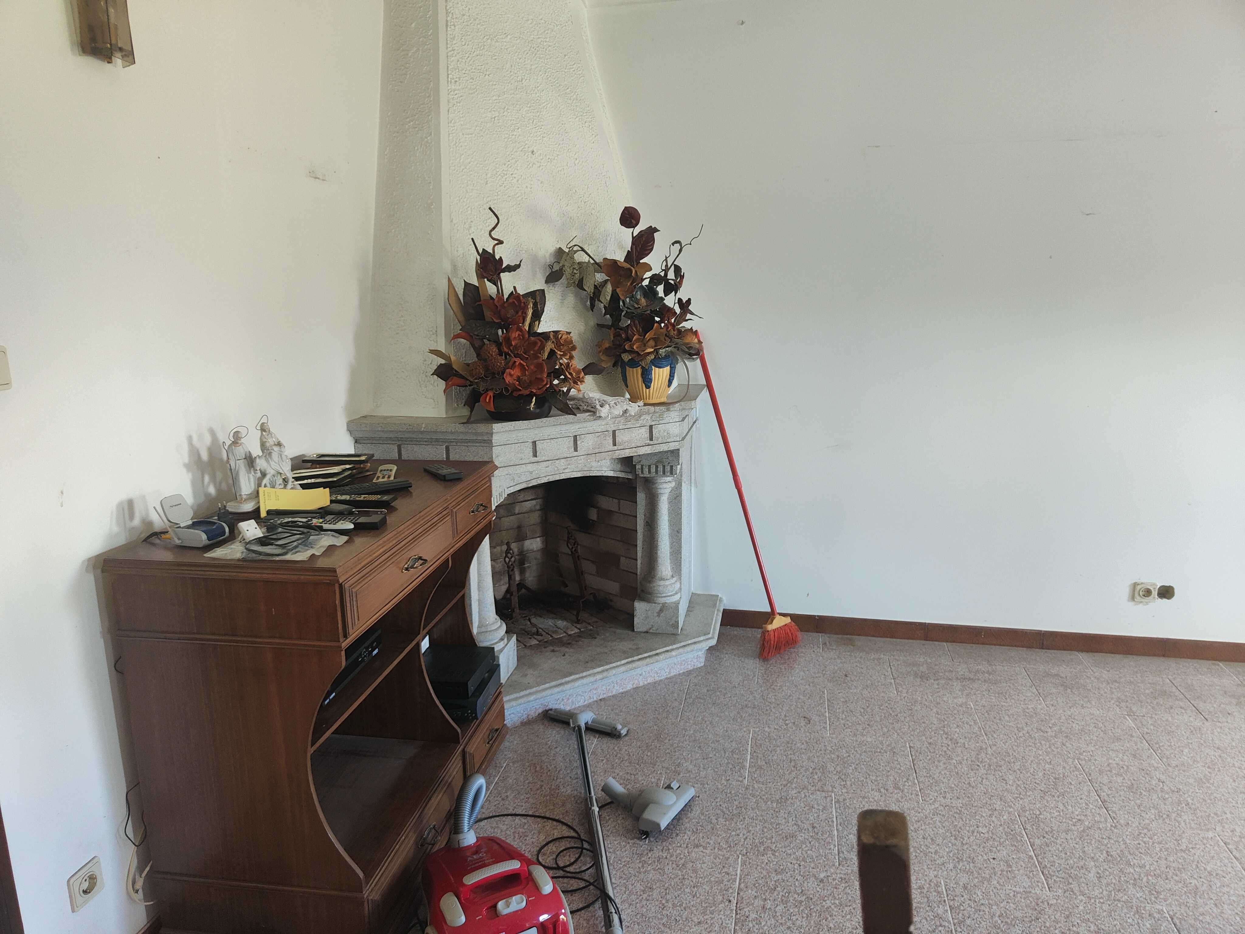 moradia tipo V3 com 1400m2 de terreno