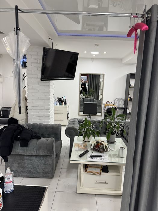 Здається в оренду  перукаря або майстра візажу  в салоні Diva