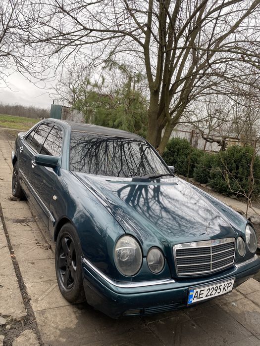 Продам мерседес W210 на уверенном ходу