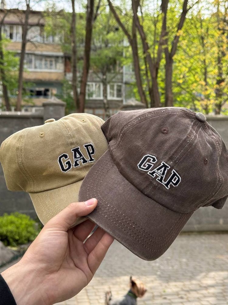 Кепки GAP