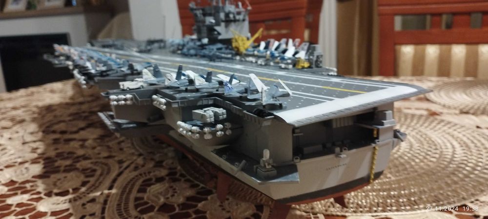 Sprzedam złożony model lotniskowca,,Enterprise"