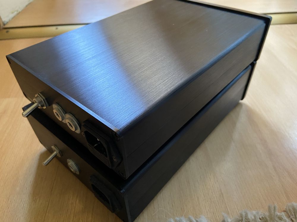 У продажі лінійний блок живлння 9V