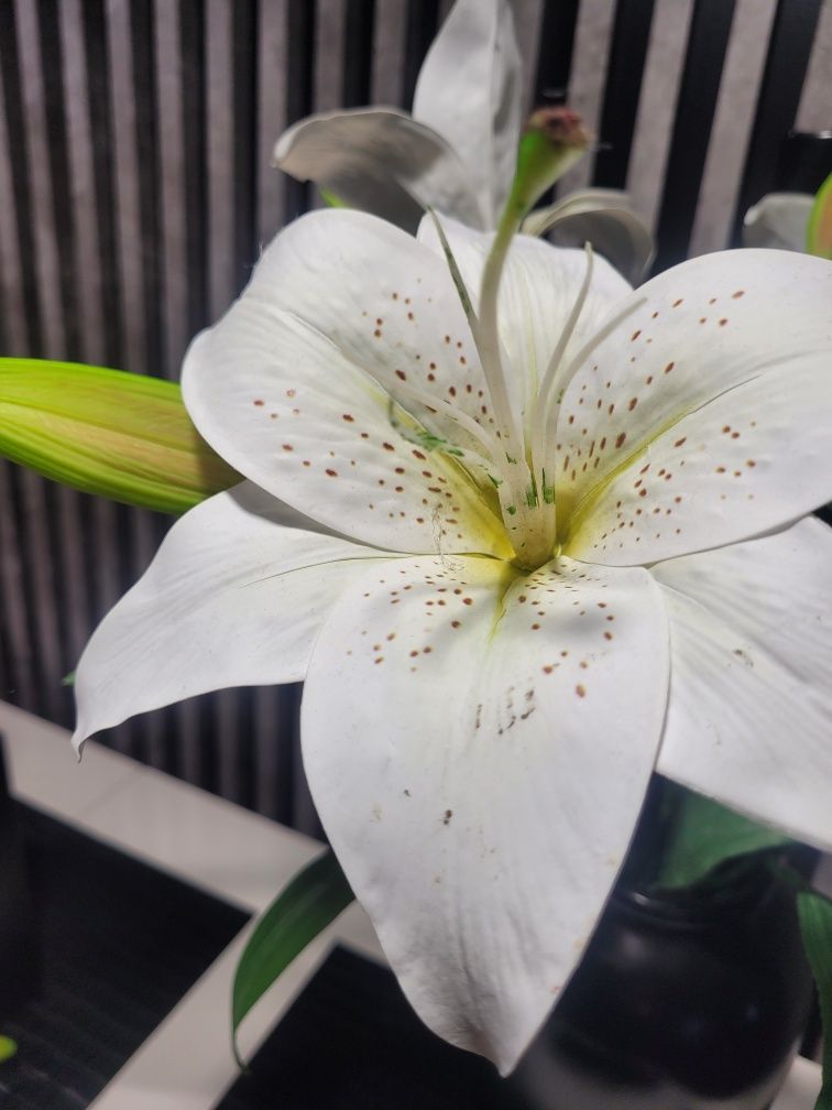Lilie sztuczne kwiaty białe jak prawdziwe
