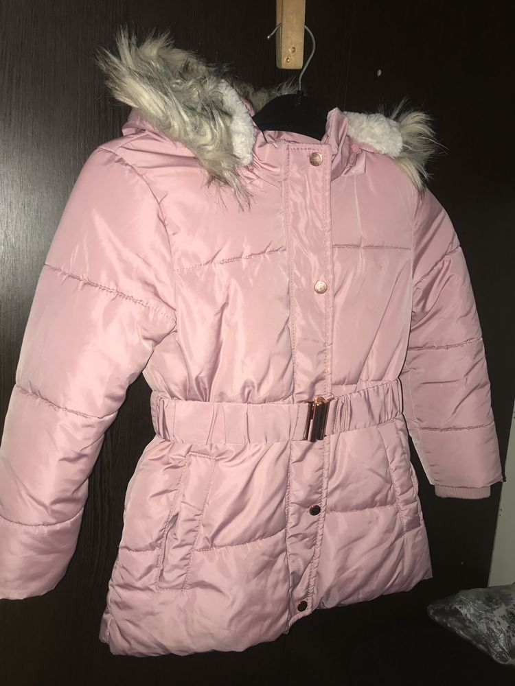 Зимова куртка на дівчинку, зріст 110см