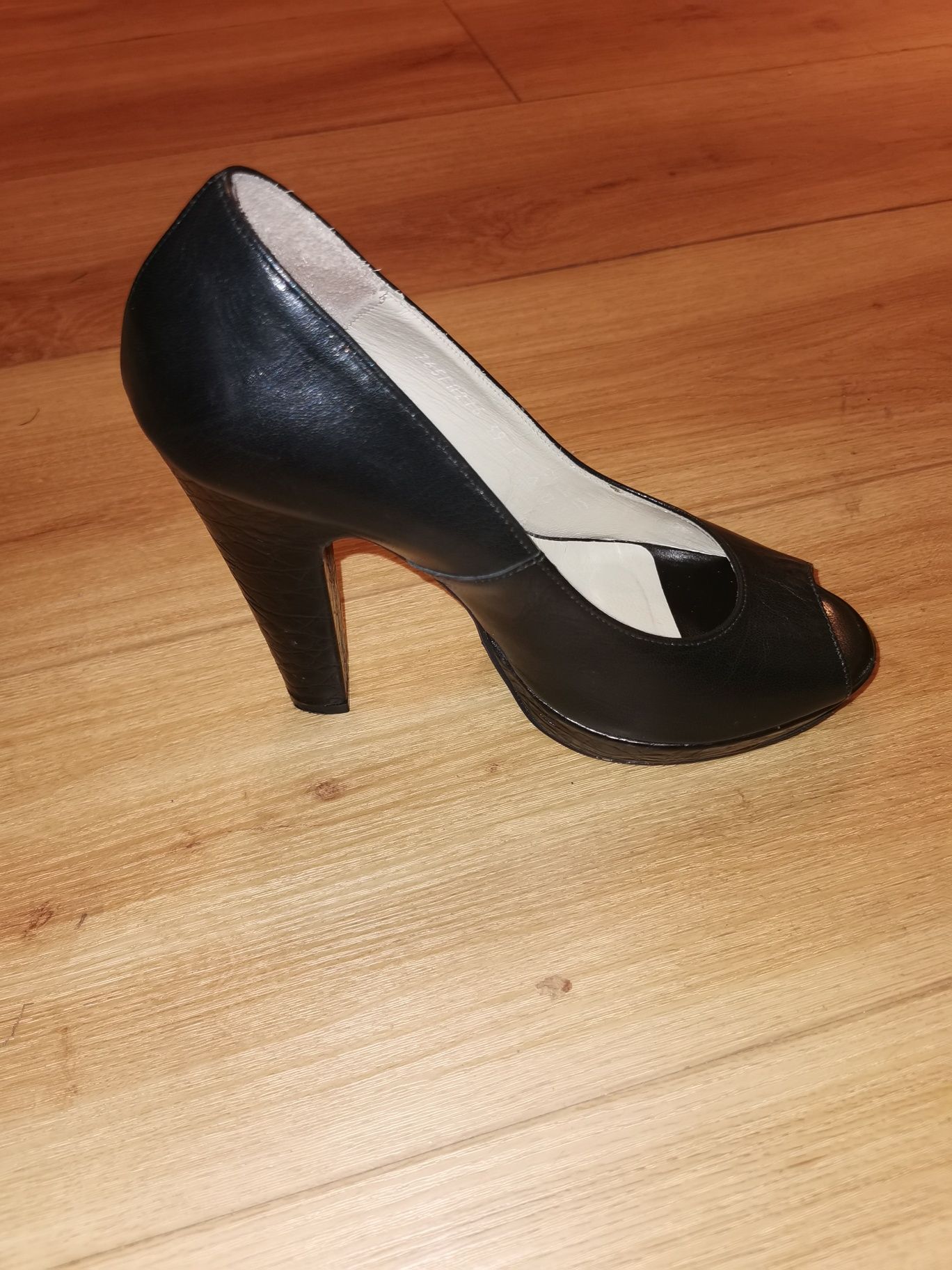 Buty czółenka na wysokim obcasie słupku r. 39