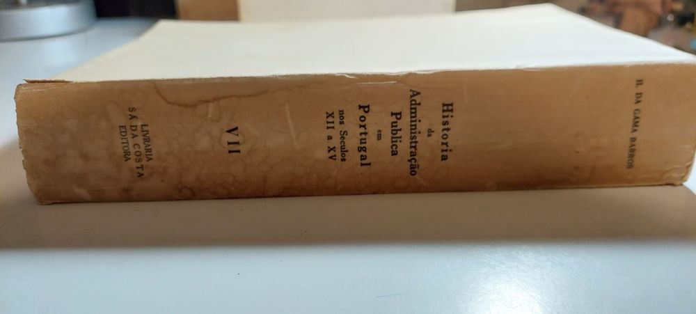 História da Administração Pública em Portugal nos Séculos XII a XV