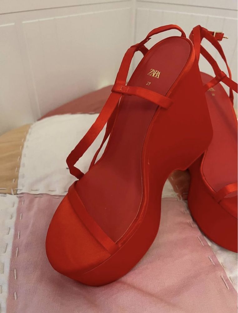 Sapatos da zara vermelhos Novos