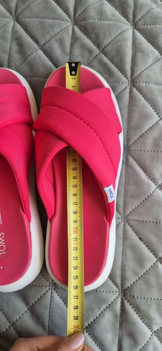 TOMS. Шльопанці 39 розмір