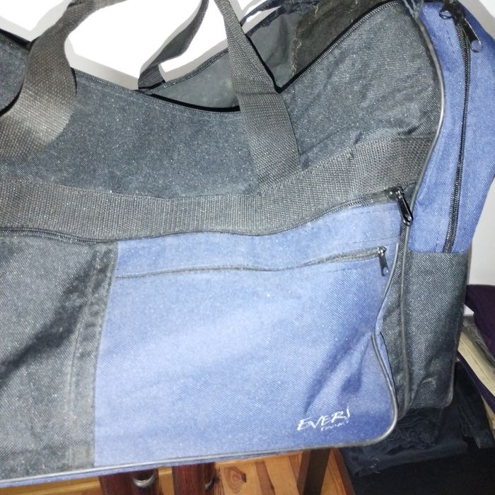 Różne torby podróżne