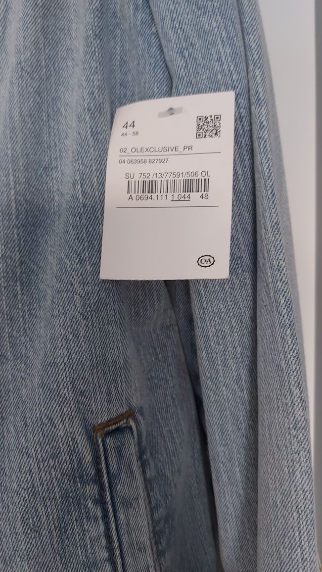 Kurtka jeansowa z aplikacja