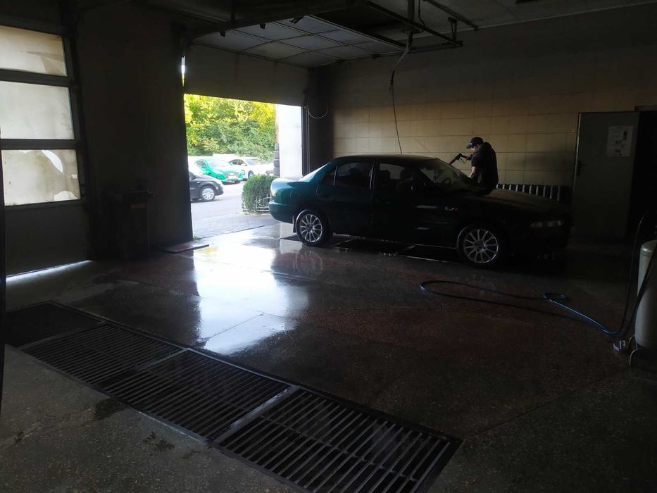 Продається автосалон та СТО з торговими приміщеннями