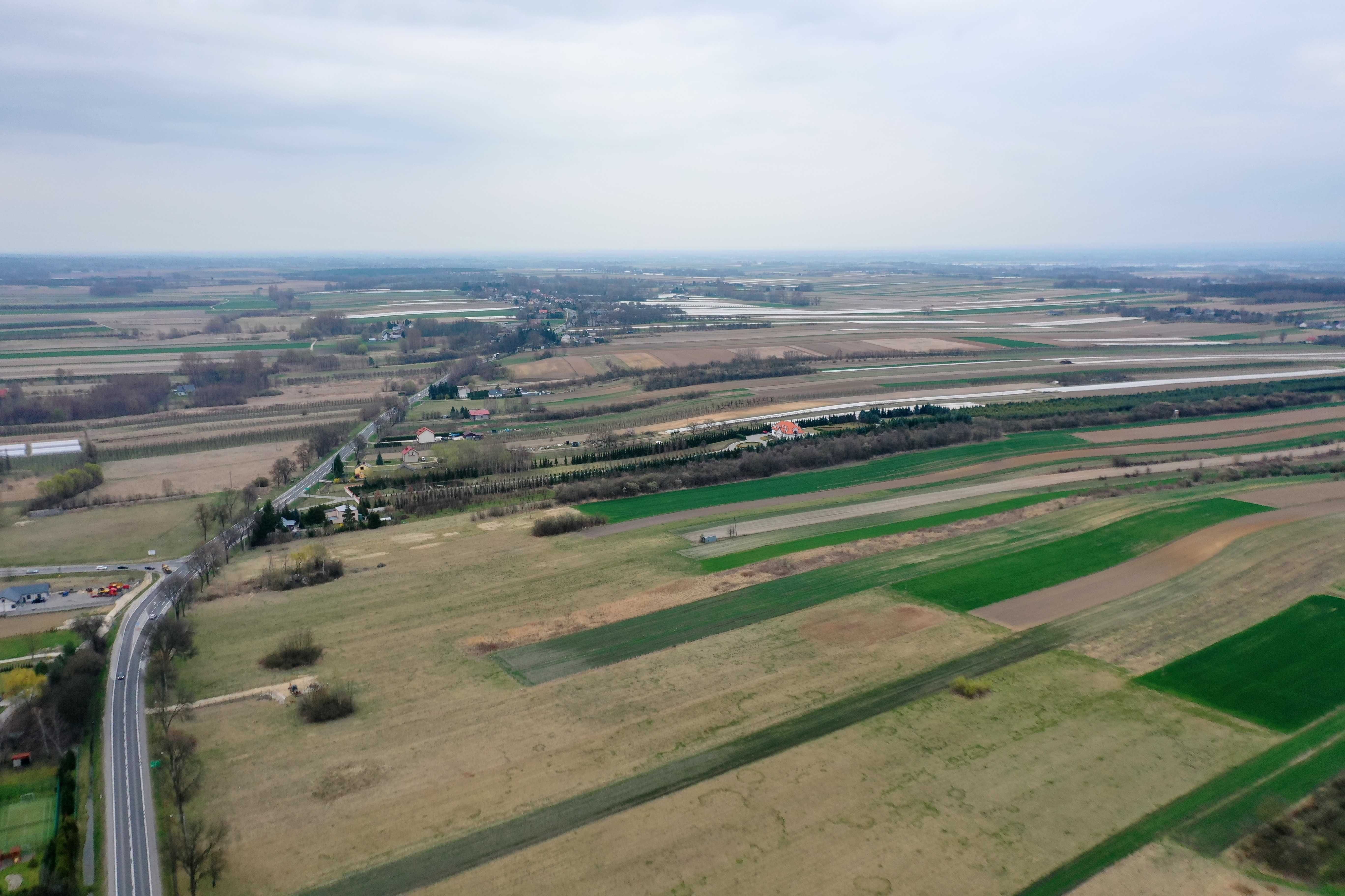 Działka 1.53ha przy trasie Kielce-Tarnów - pod inwestycje