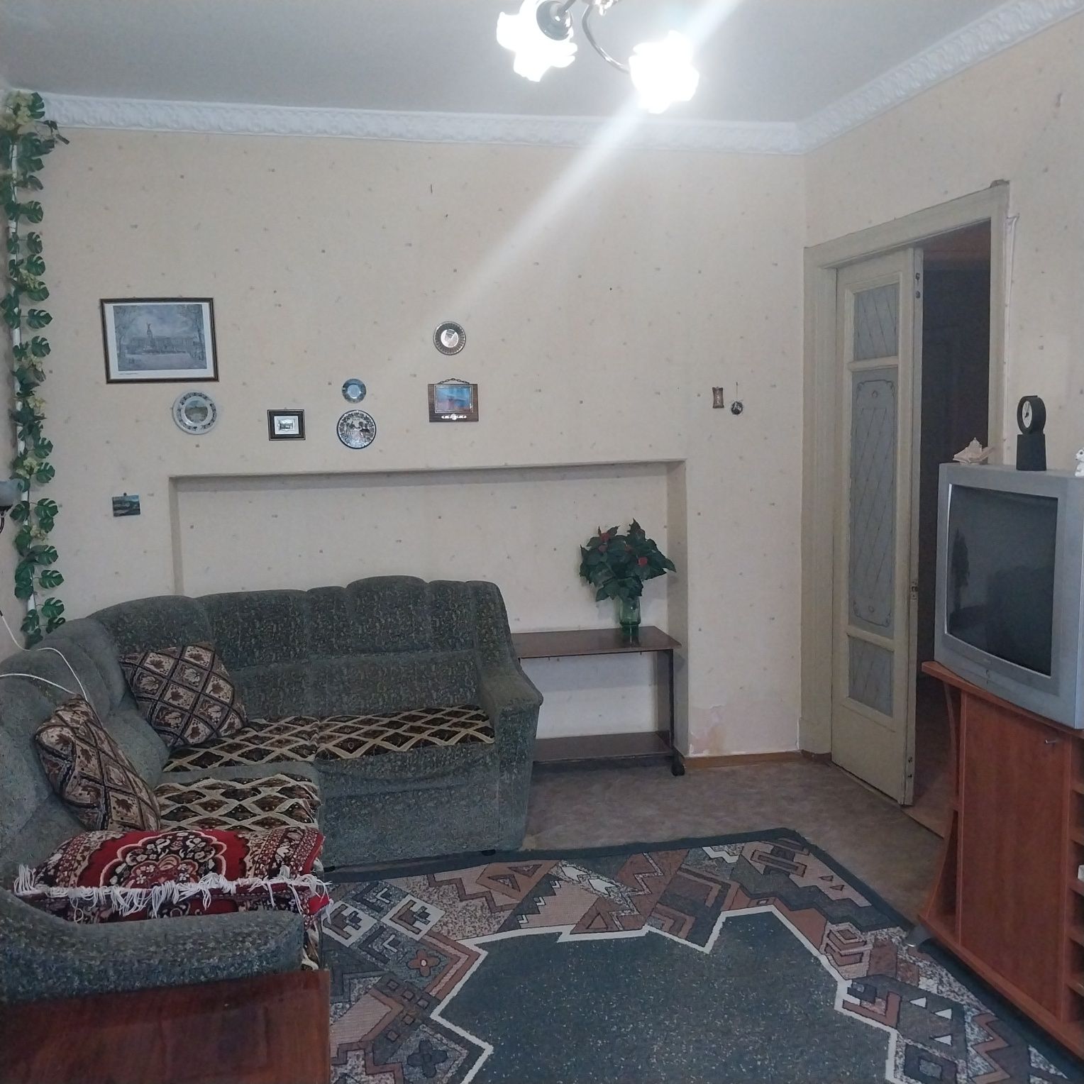 Продається 3 кімнатна квартира, район зуп ТЦ Україна, 2 поверх