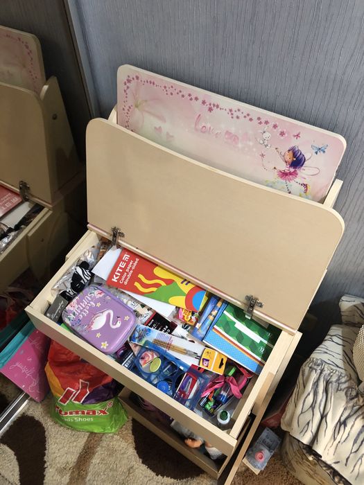 Парта дитяча зі стільцем та мольбертом для дівчинки