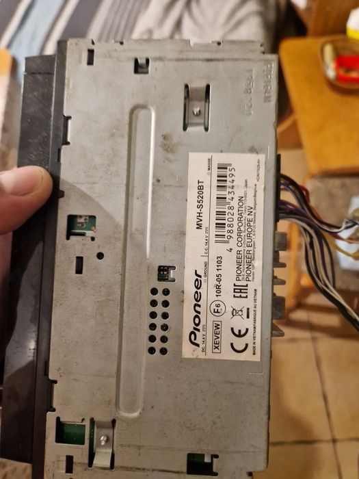 Продам процессору магнитолу Pioneer MVH-S520BT