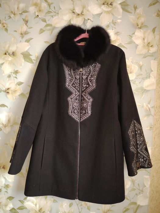 Пальто кашемир осень зима с натуральним мехом песца и вышивкой 50-52р
