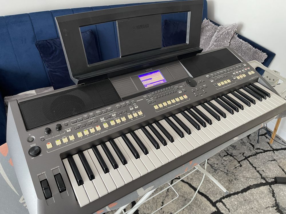 Keybord Yamaha PSR S670 plus gratisy