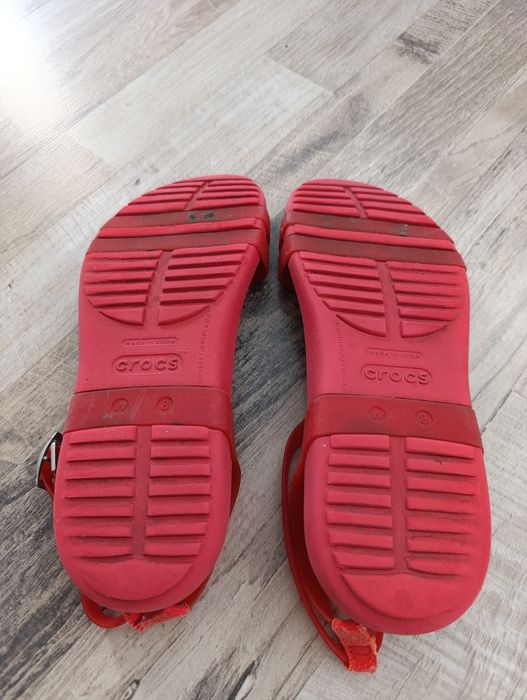 Сандалі жіночі Crocs