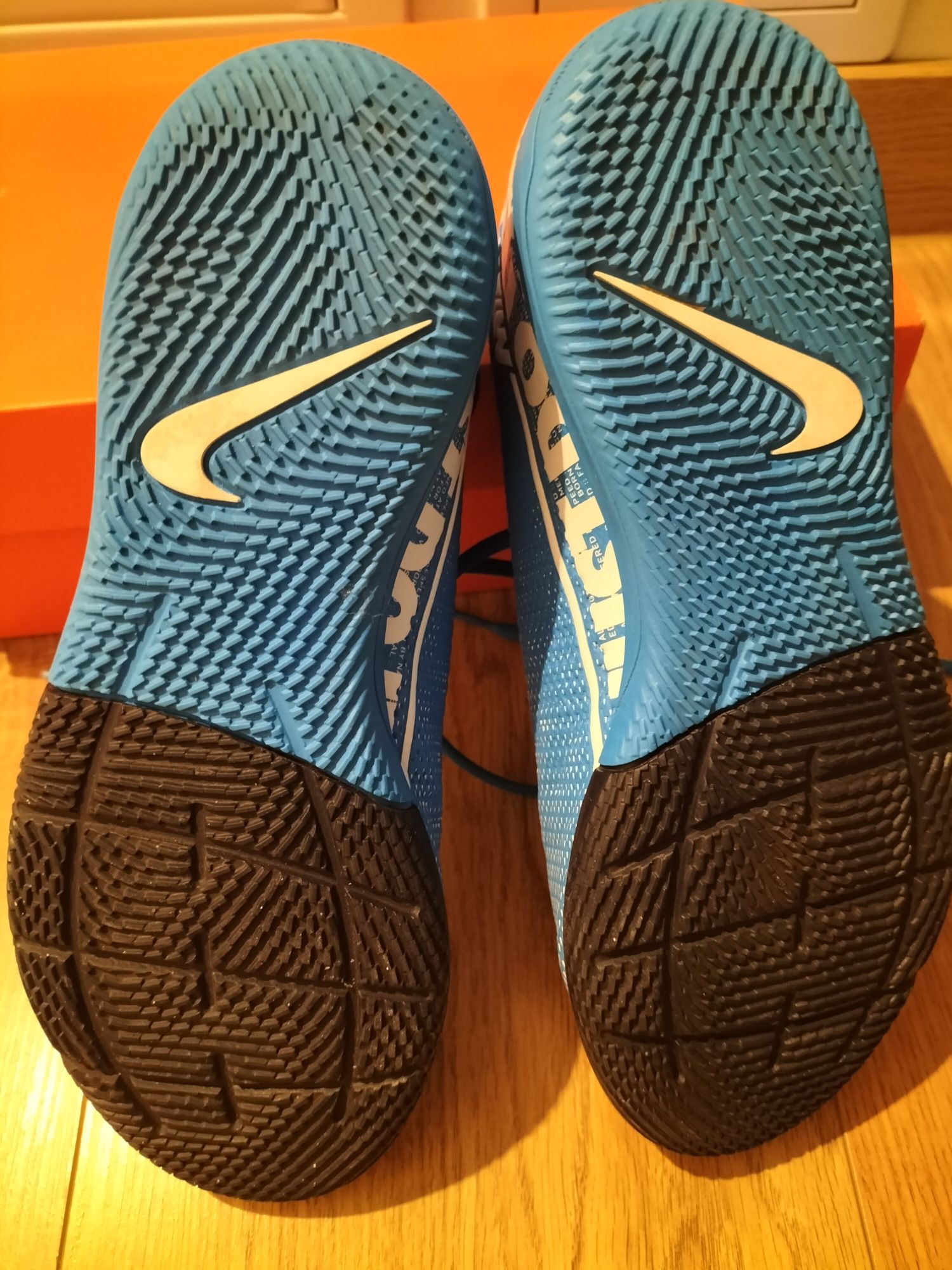 Buty halówki Nike 38