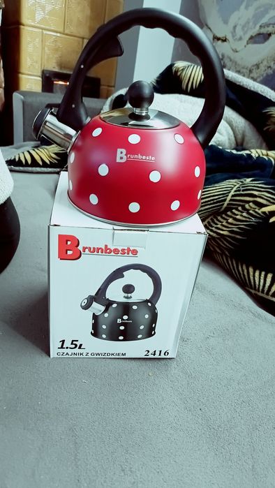 Nowy czajnik czerwony 1,5 l