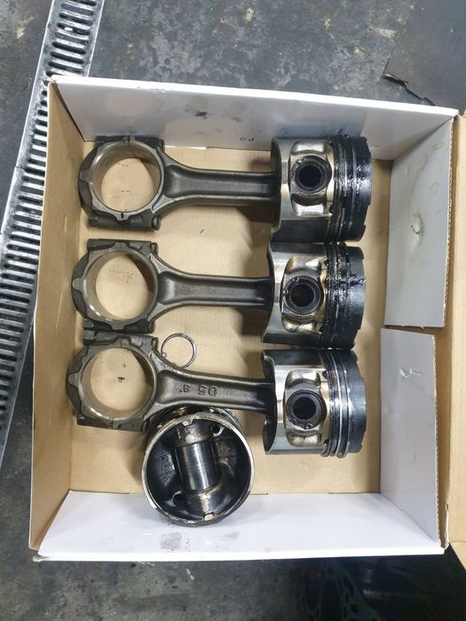 Поршень Шатун 2.5tdi 4D56U 16V Mitsubishi Pajero Sport L200