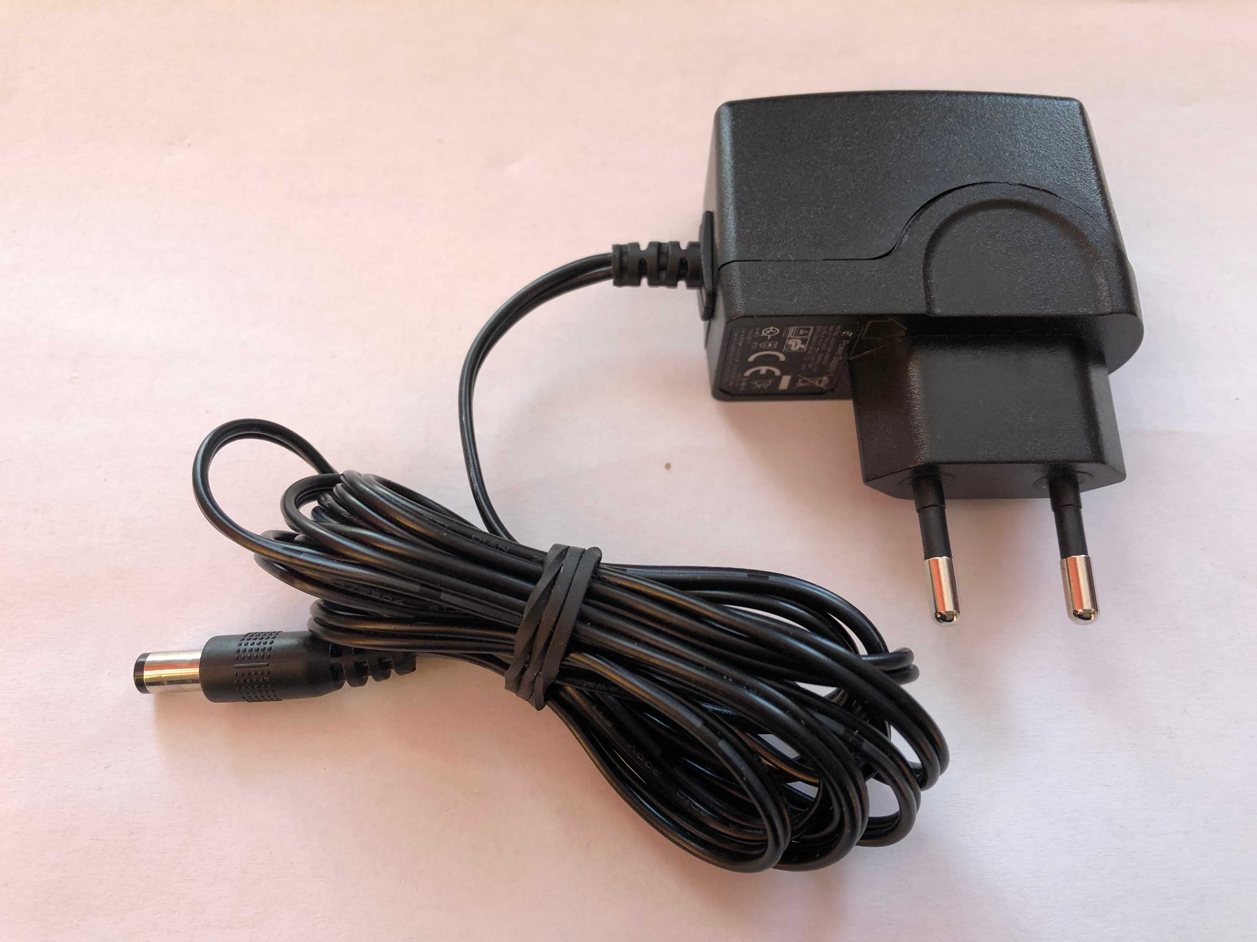 Zasilacz 6V 1,2A  - plus (+) w środku , wtyk fi 5,5x2,1 mm