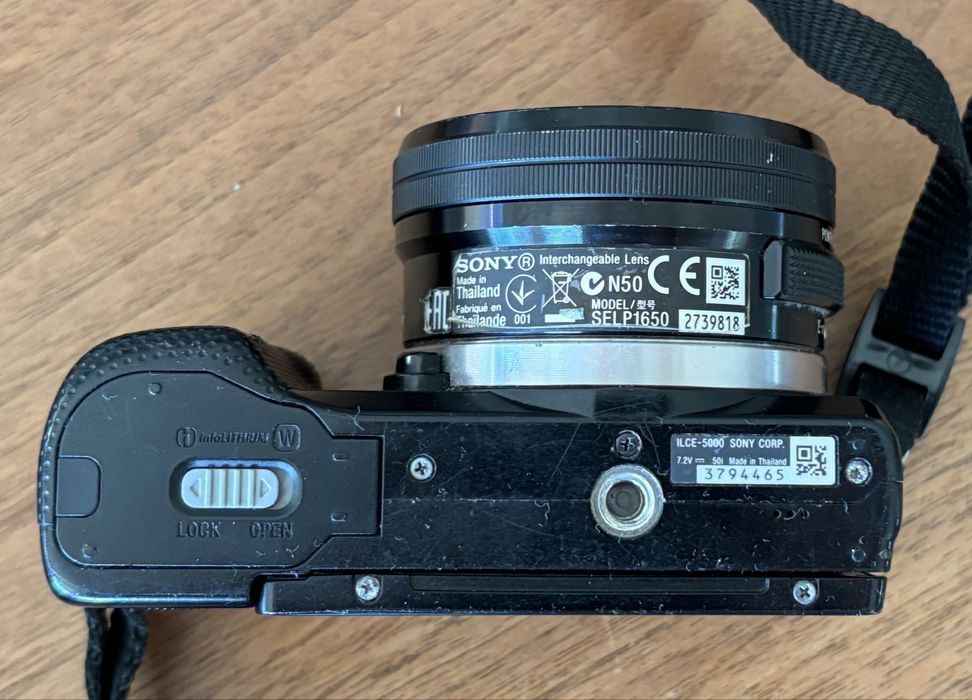 Sony Alpha A5000 / ILCE-5000 – uszkodzony, nie ładuje się