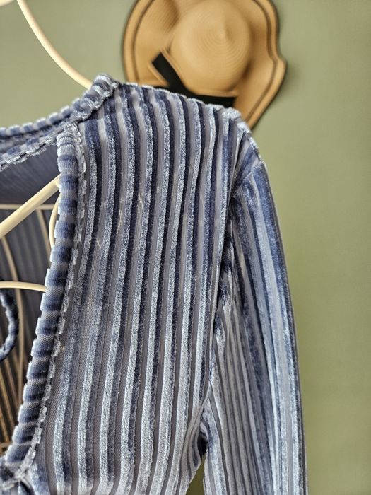 Elegancka Welurowa Bluzka damska Prążki Cut-Out Wiązanie Błękit S/M