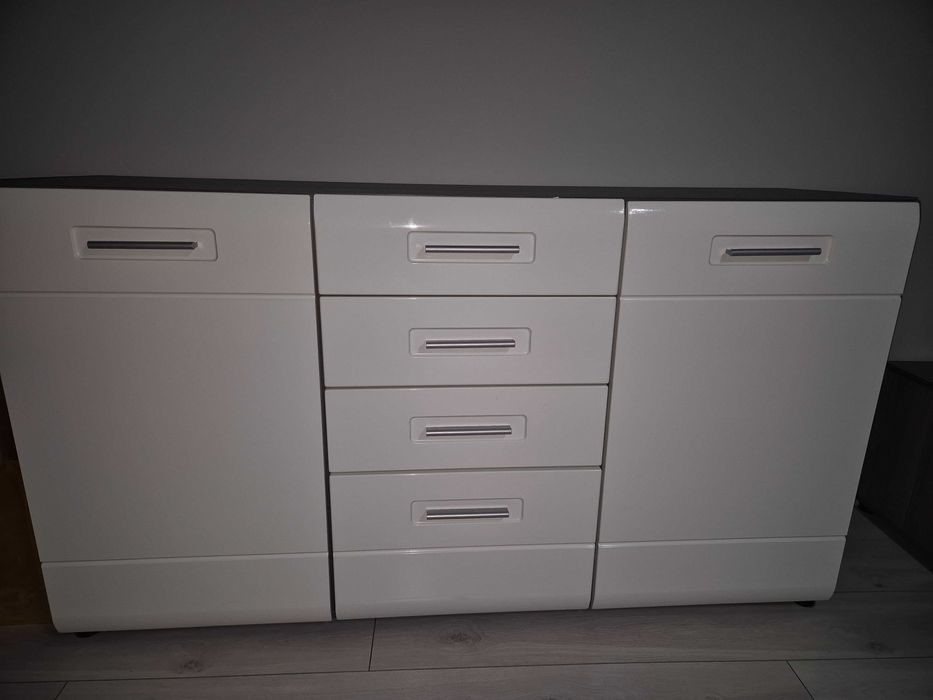 Meble i stół  do salonu