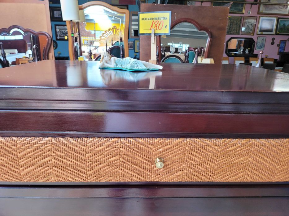 Camiseiro em madeira - Muito bom estado geral