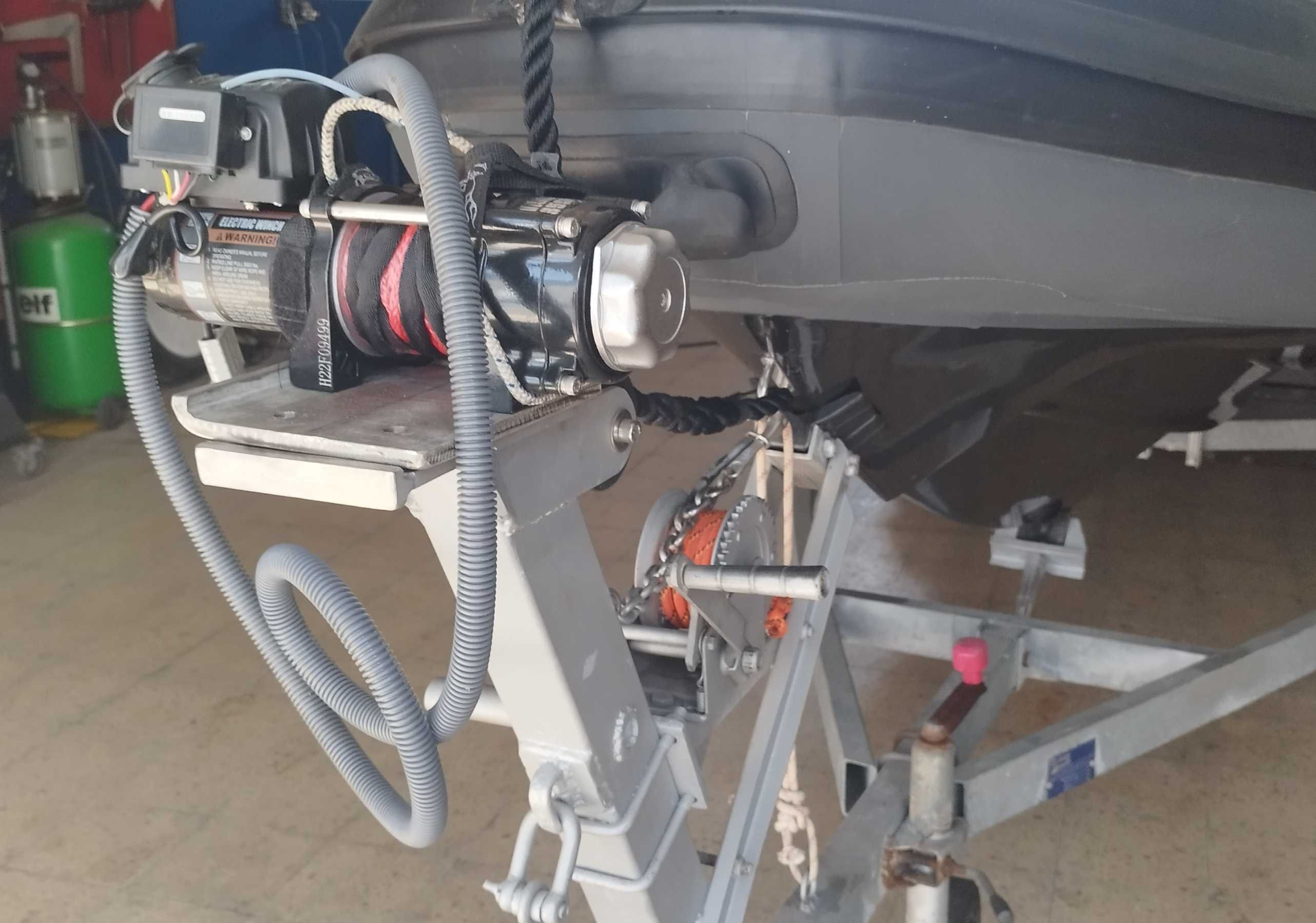 Barco semi rígido quase novo.