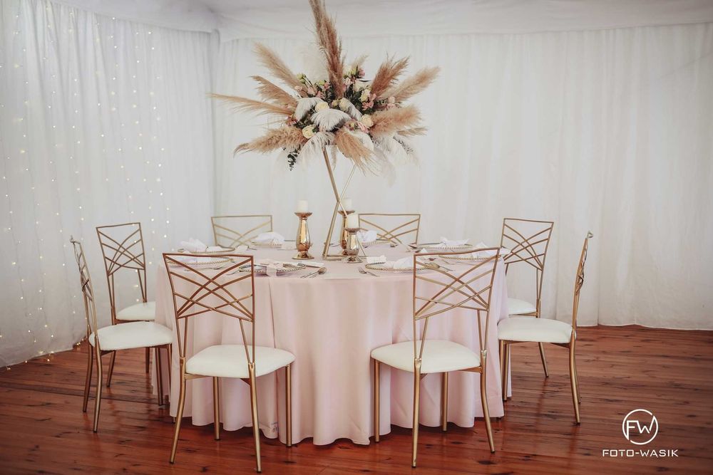 Wynajem krzesel Chameleon Warszawa zlote czarne krzesla weselne