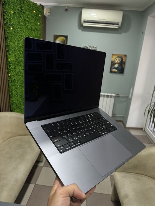 MacBook Pro 16, 2021, M1 Pro, 16gb / 10CPU - 16Gpu / 512gb