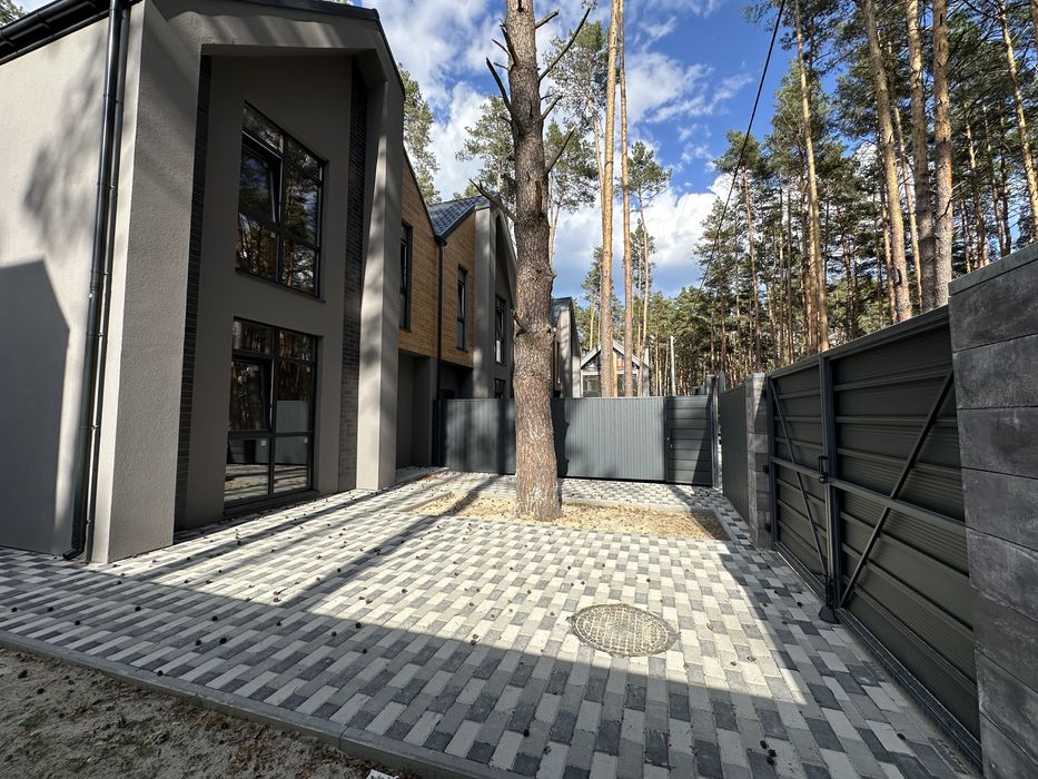 Таунхаус з великою земельною ділянкою. Є розтермінування