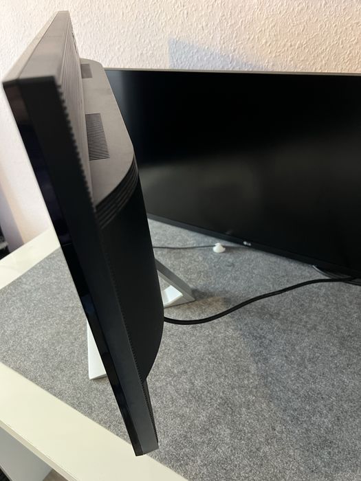 #1498 Acer RT280K 4K UHD monitor