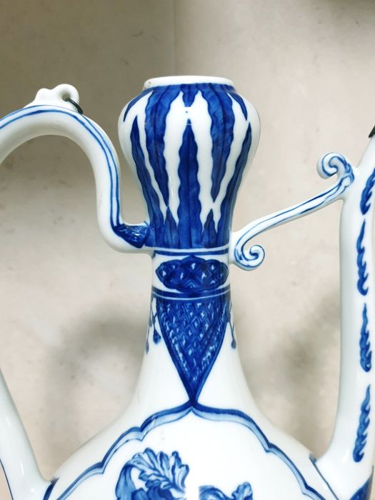 Fantasticogomil em porcelana NG-Armas de António Peixoto