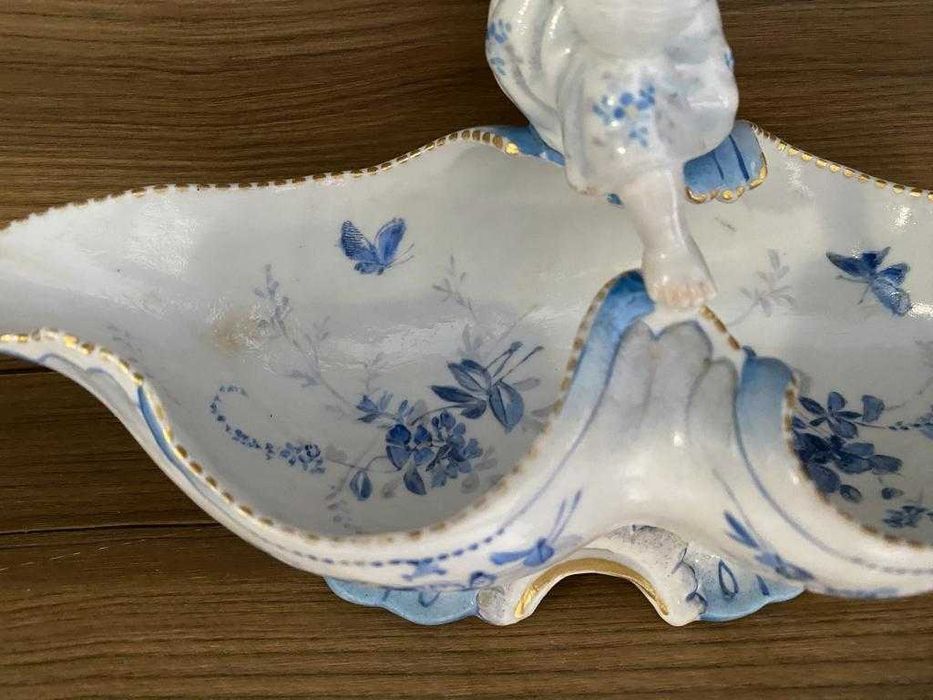 Франція 1870-80-х. Ваза-кошик з дівчинкою.