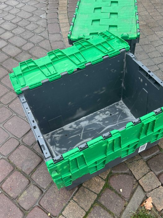 Plastikowy pojemnik z pokrywą 600x400x365 mm