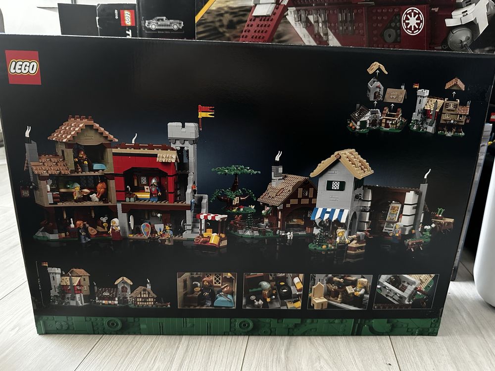 LEGO icons 10332 Medieval Town Square