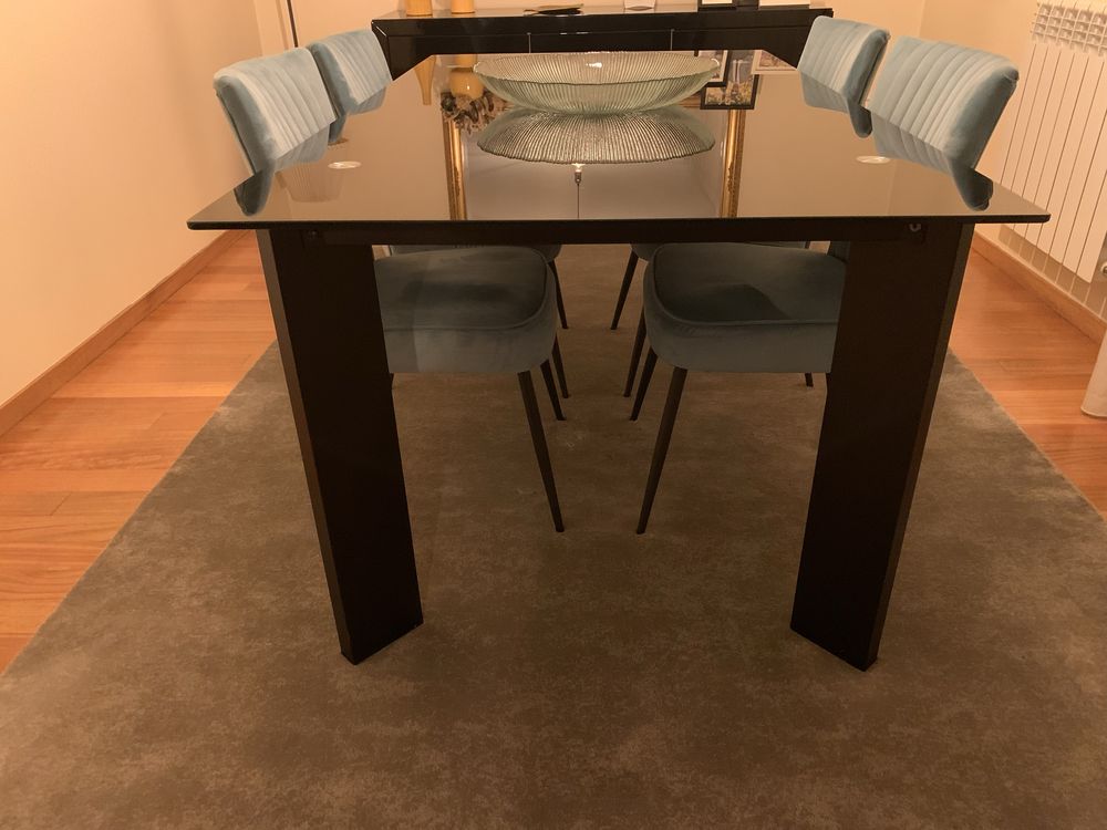 Mesa de jantar e 4 cadeiras
