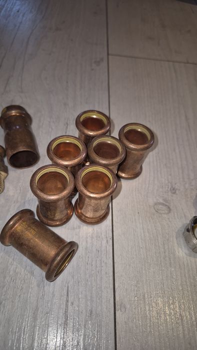 1. Mufa 22 miedź prasowana Sanha do gazu 7 sztuk + inne