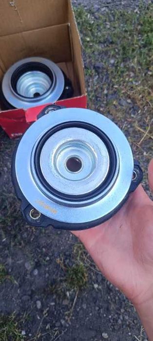 Poduszki amortyzatora przedniego VW Polo 9n