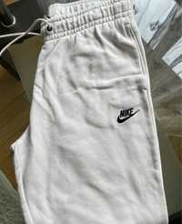 Штани Nike білі