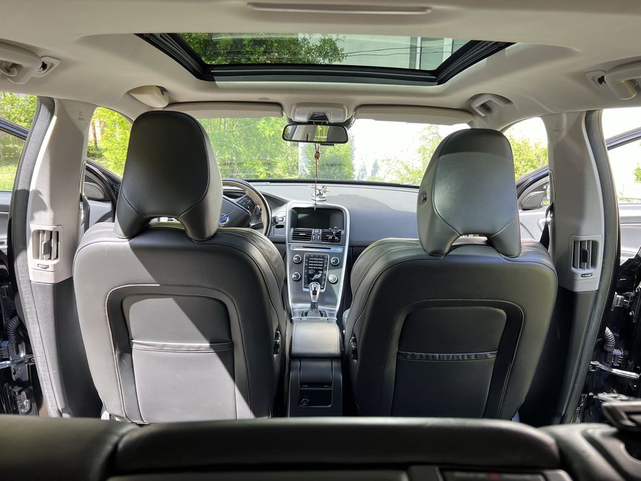 Volvo xc60 2.4дизель D5 . AT. AWD.