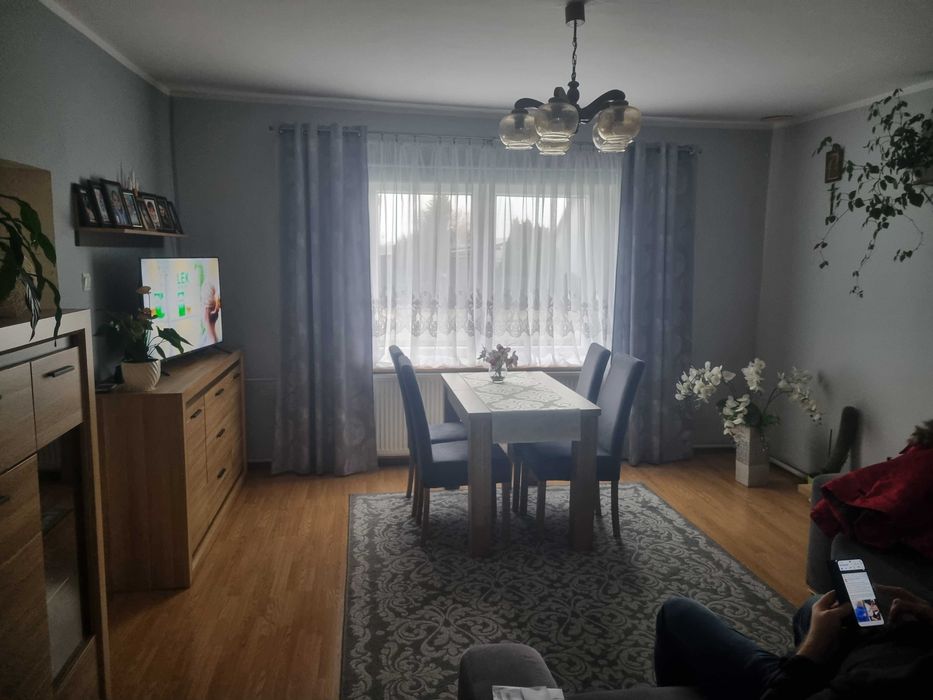 Sprzedam mieszkanie w domu w zabudowie bliźniaczej z dwiema działkami.